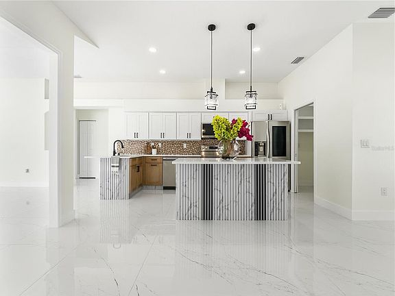 5th image of 11836 HUNTERS LAKE DRIVE