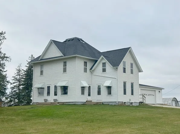 1856 Meadowlark Rd, Decorah, IA 52101