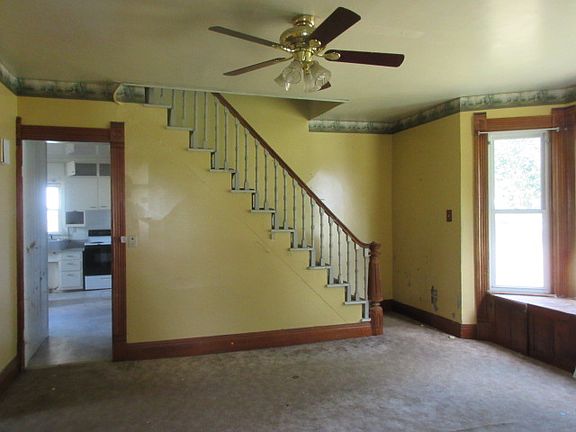 5th image of 102 E South St