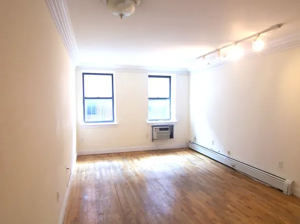 525 W 49th St APT 2b, New York, NY 10019