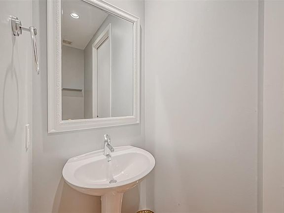 4th image of 1600 Post Oak Blvd Unit 701