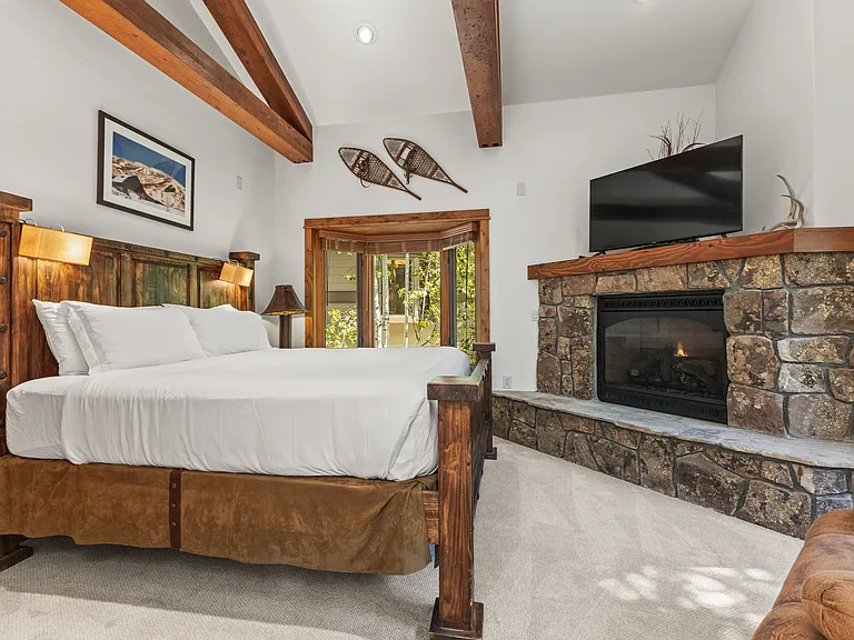 Top Level - Ensuite King Bedroom 1 - Gas Fireplace & SmartTV