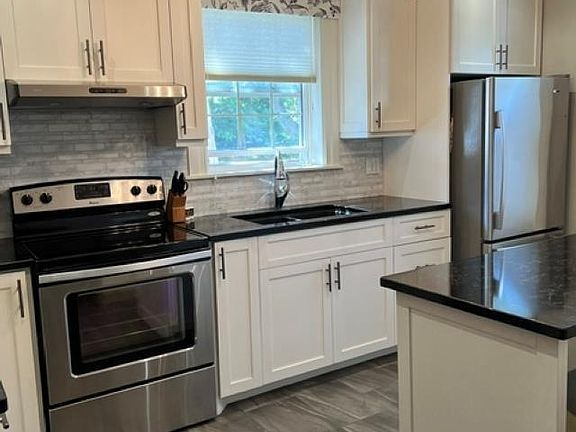 5th image of 86 Queen St