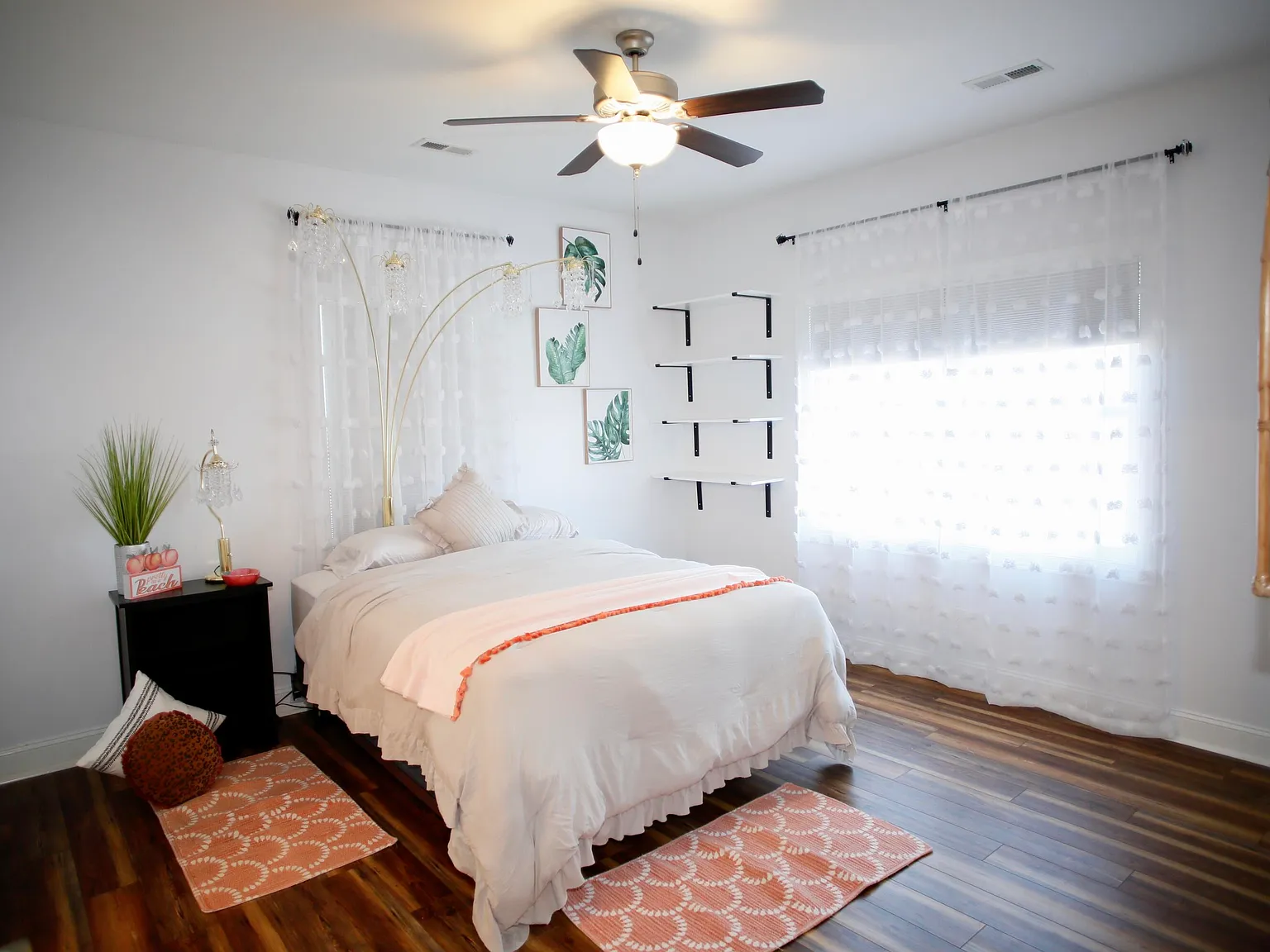 3 bed, 2.0 bath, 1350 sqft, $2,000 — Photo 3