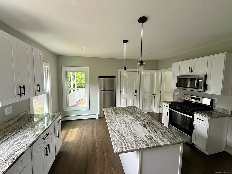 449 Stanley St #2 — Photo 14