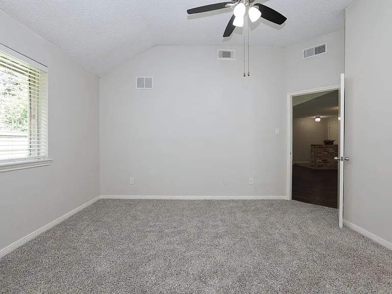 16035 Hollow Rock Dr — Photo 20