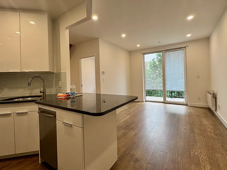 689 Leonard St #3F — Photo 1