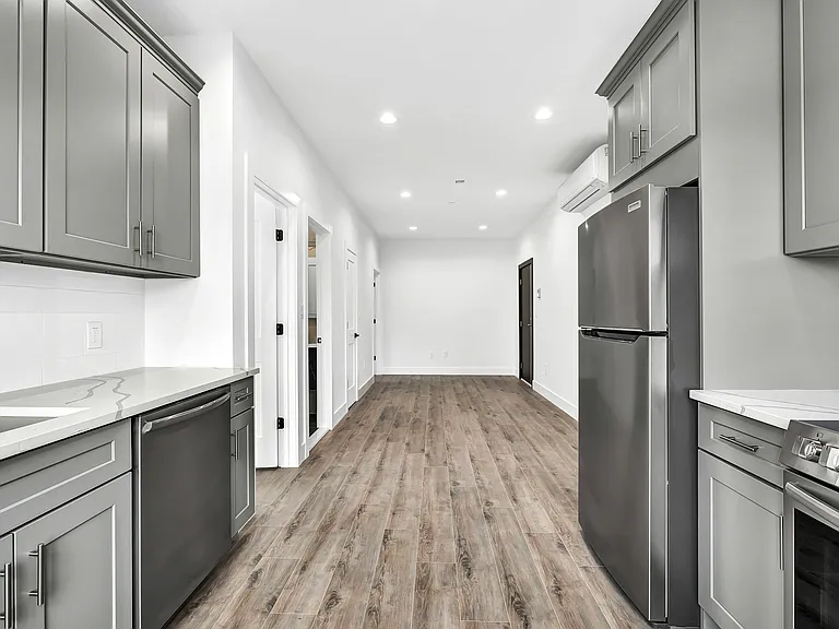 533 Greenwich St — Photo 11
