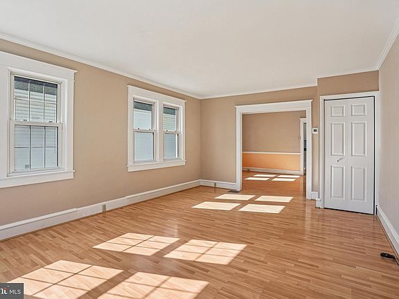 3rd image of 117 E Holly Ave