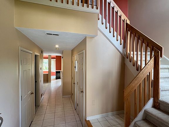 4th image of 79 Valley Green Ct #B