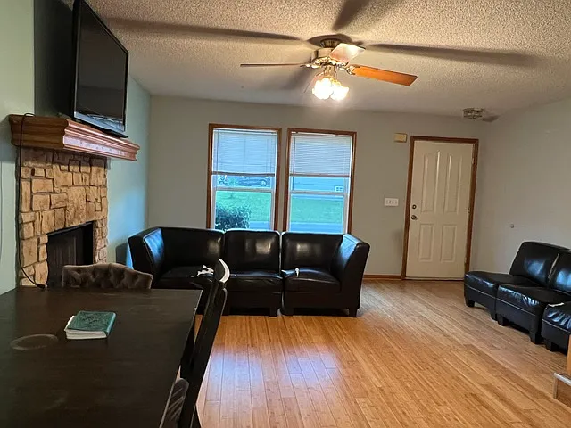 1371 N Harvey Dr — Photo 6