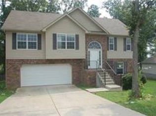 137 Mary Joe Martin Dr, La Vergne, TN 37086