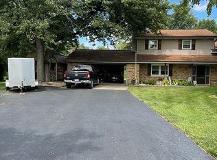 12 Hillcrest Ct, Taylorville, IL 62568