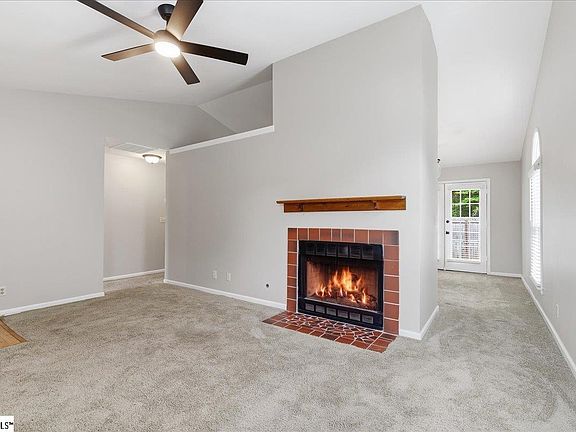 3rd image of 107 Daniel Ct
