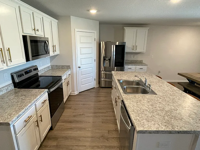 5240 Peach Dr — Photo 23