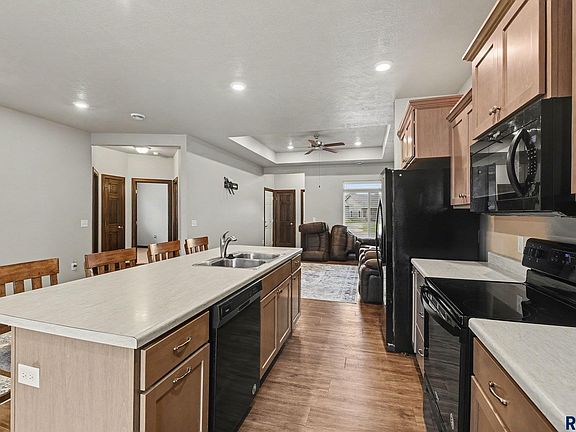 4th image of 1402 S Foss Ave