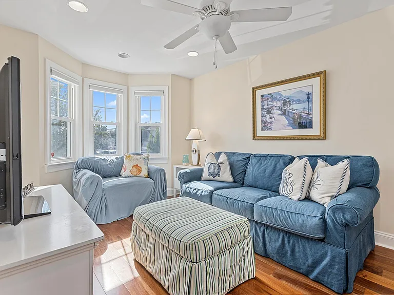 29 N Iroquois Ave #5/21-6/27 — Photo 13
