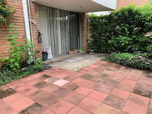 4th image of 513 S Post Oak Ln #1104
