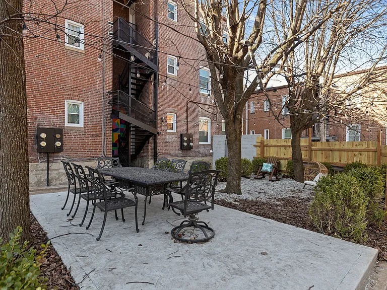 4523 Gravois Ave — Photo 21