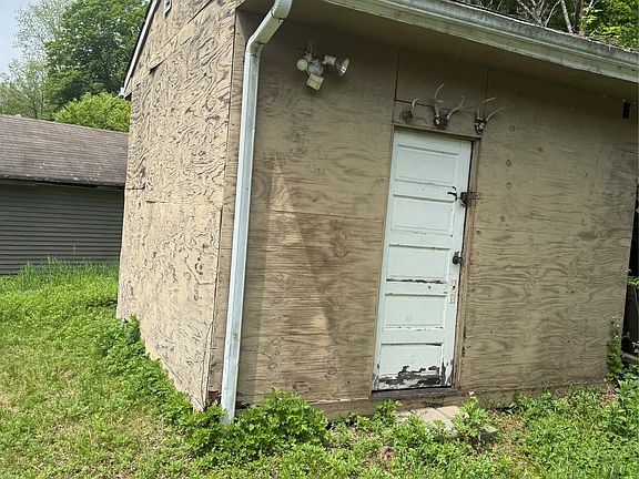 2nd image of 903 Burnwood Rd