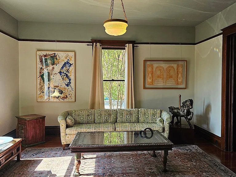 307 NE Graham St — Photo 2