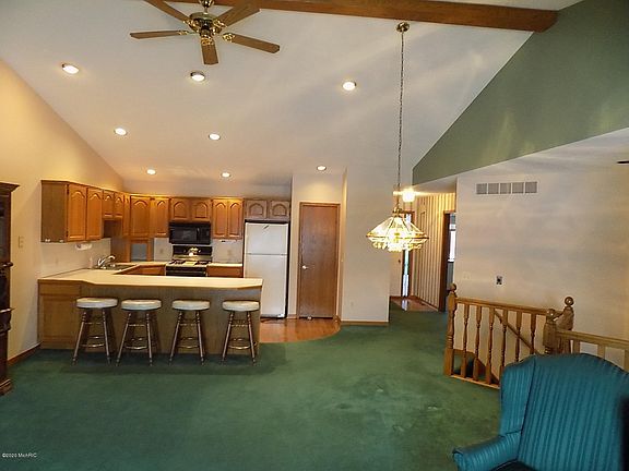 3rd image of 1826 Lakeview Dr