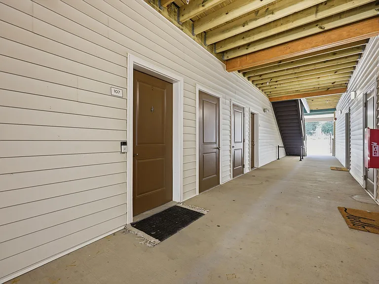 Pine Reserve Apartments — Photo 44
