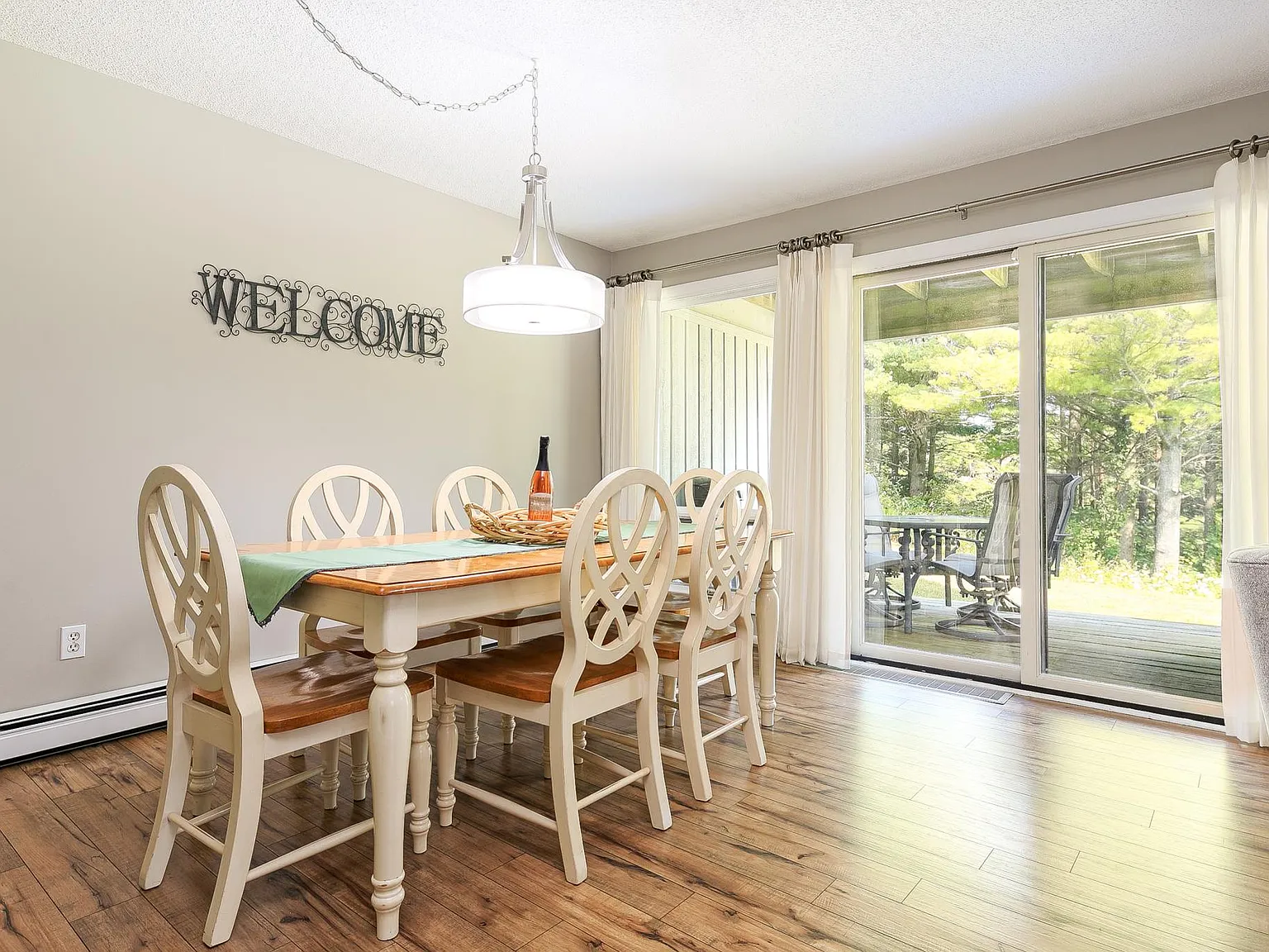 3 bed, 1350 sqft, $2,200 — Photo 4
