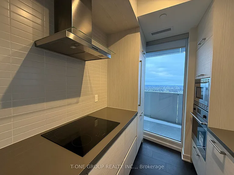 2221 Yonge St #5409 — Photo 8