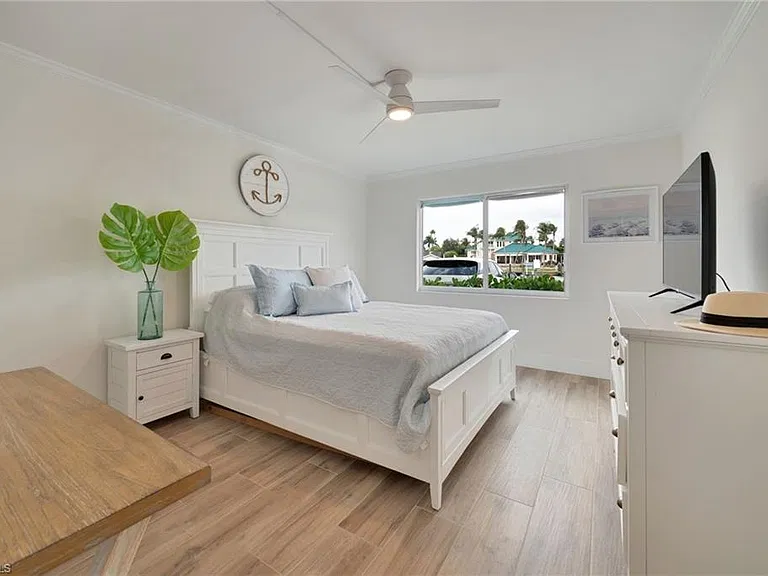 1950 Gulf Shore Blvd N #113 — Photo 10