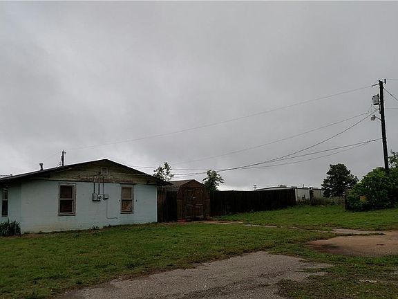 2nd image of 818 W 9th St