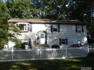 5 Oak St, Centereach, NY 11720