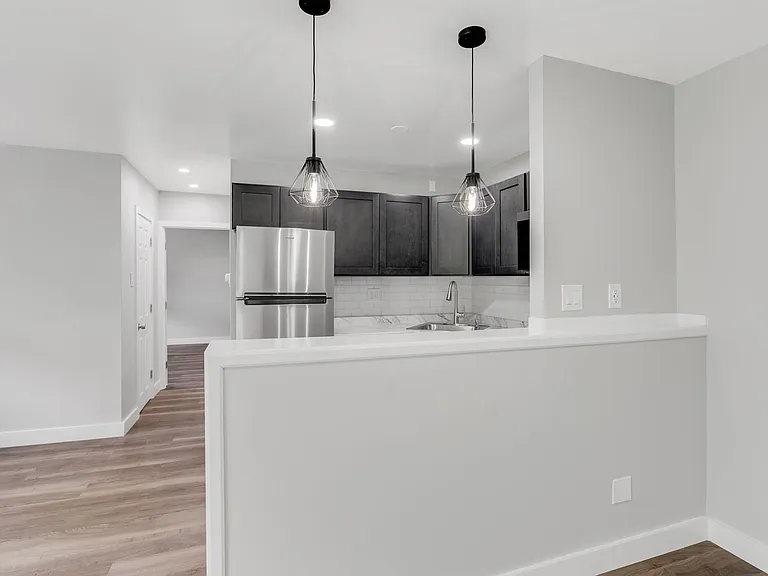 Primavera Square Apartments — Photo 3