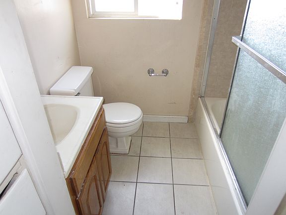 Full size bath