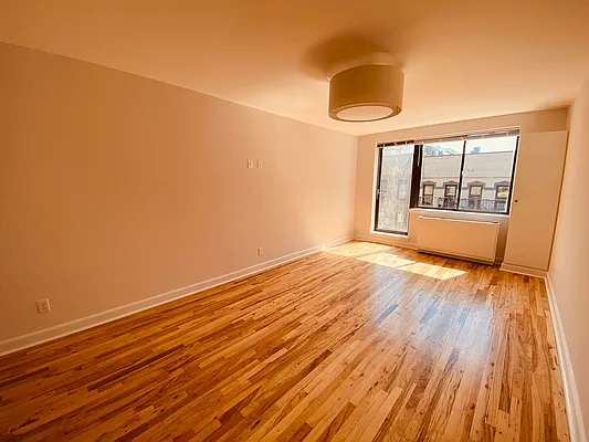 Rented by Metropolis Real Estate of Manhattan | media 1