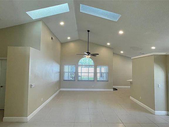 4th image of 14 Pied Ct