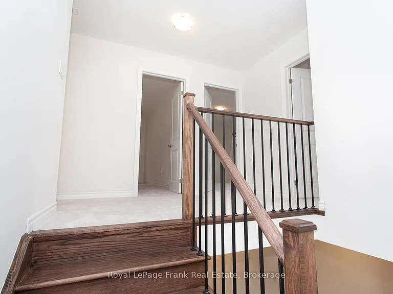 5 Hennessey Cres — Photo 23