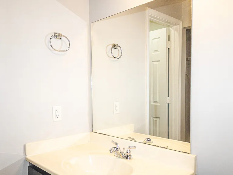 Bridgepointe Crossing — Photo 13