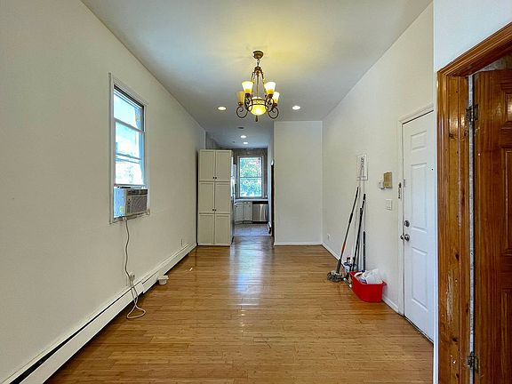 5th image of 404 E 117th St APT 1