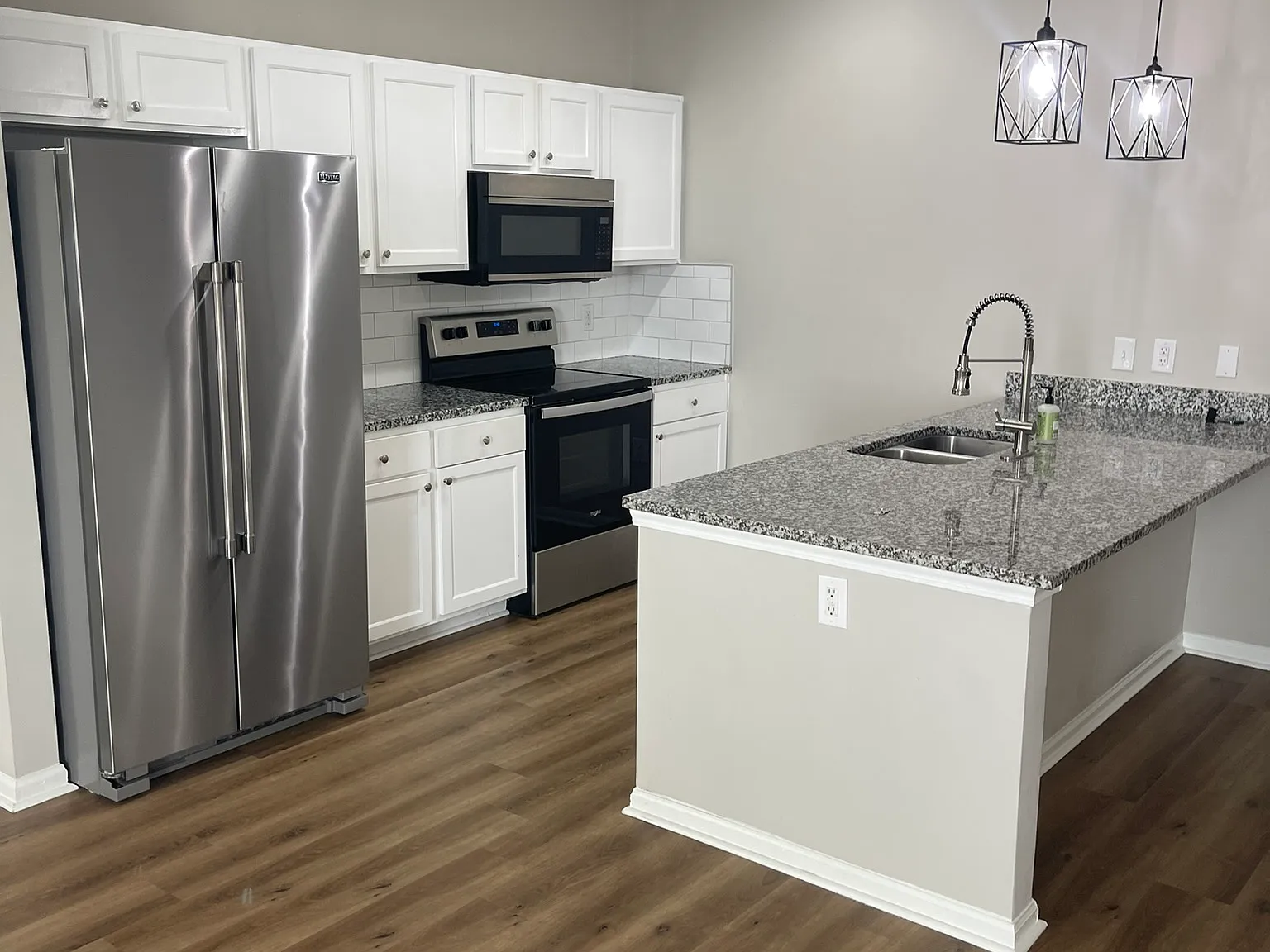 4 bed, 4.5 bath, 1620 sqft, $3,400 — Photo 4