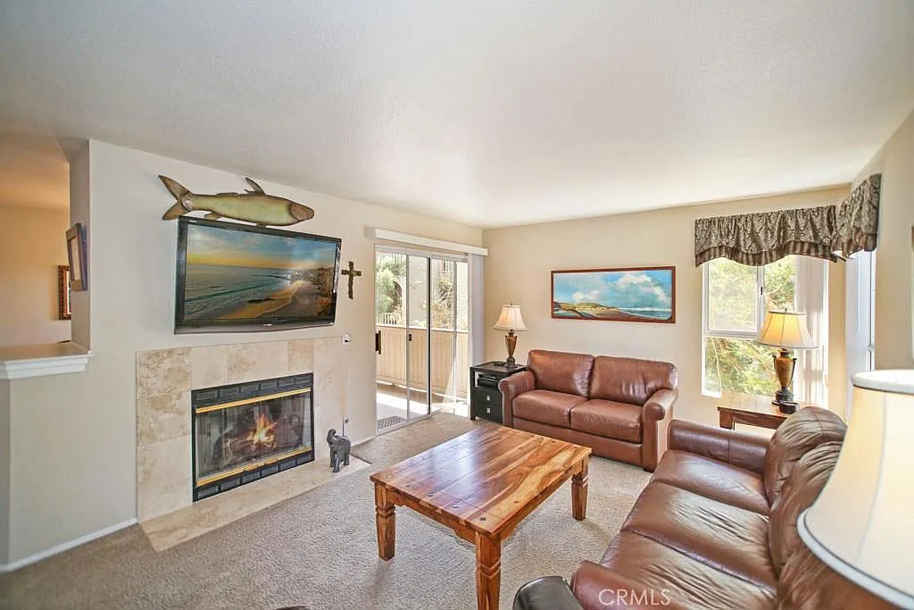 2 bed, 1200 sqft, $4,250 — Photo 2