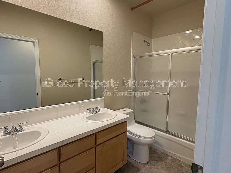 1730 S Poplar St — Photo 22