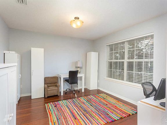 5th image of 2061 Claudine St