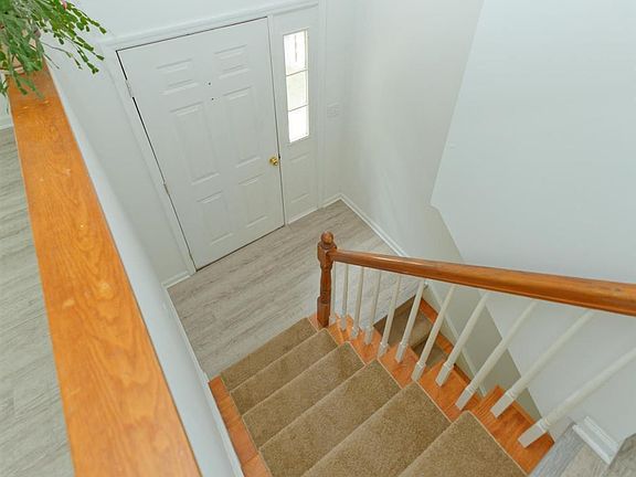 3rd image of 9 Dorchester Dr