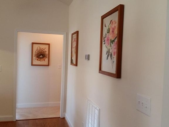 3rd image of 185 Aldwych Ave