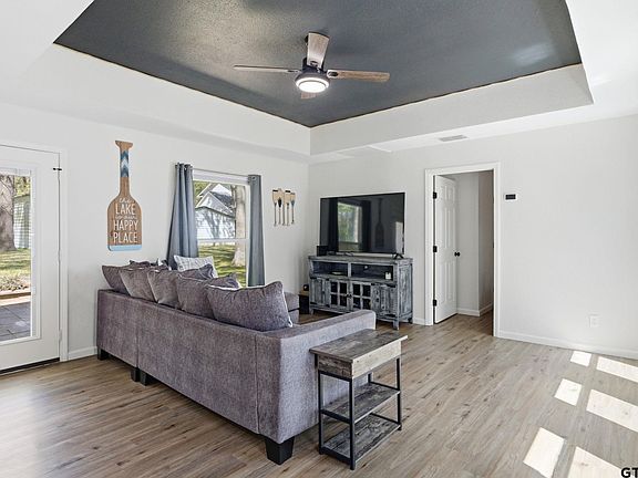 3rd image of 194 Debra Dr