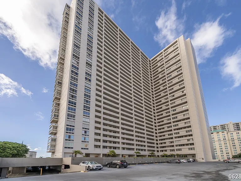 1212 Punahou St #3305 — Photo 1