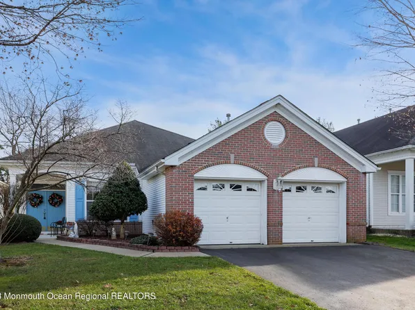 40 Springlawn Drive, Lakewood, NJ 08701