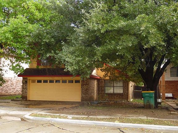 2nd image of 907 Ramblewood Dr