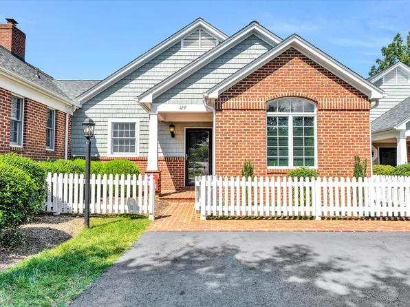129 Village Green Dr #9, Penhook, VA 24137